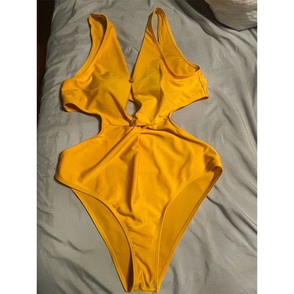 Swimsuit sets selling all together - Picture 2 of 4